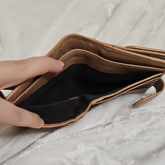 Gucci Interlocking G Bifold Wallet Tan Grained Leather Gold Tone Hardware - Picture 9 of 14